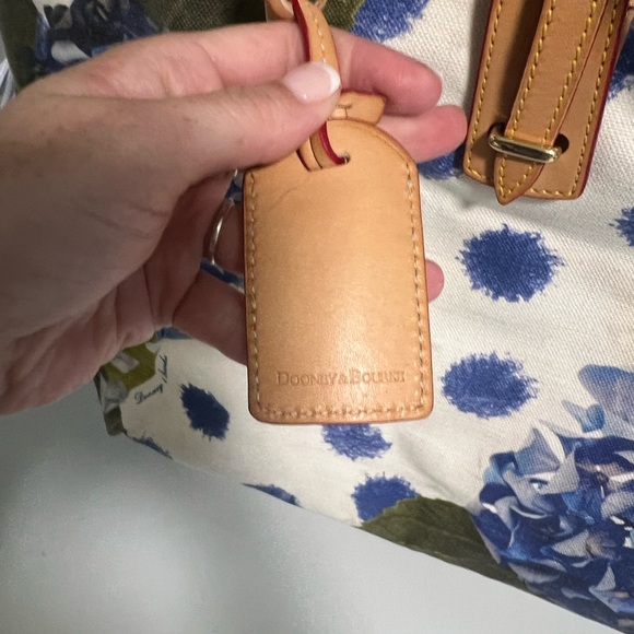 Authentic Dooney and Burke blue hydrangea tote - Picture 5 of 11